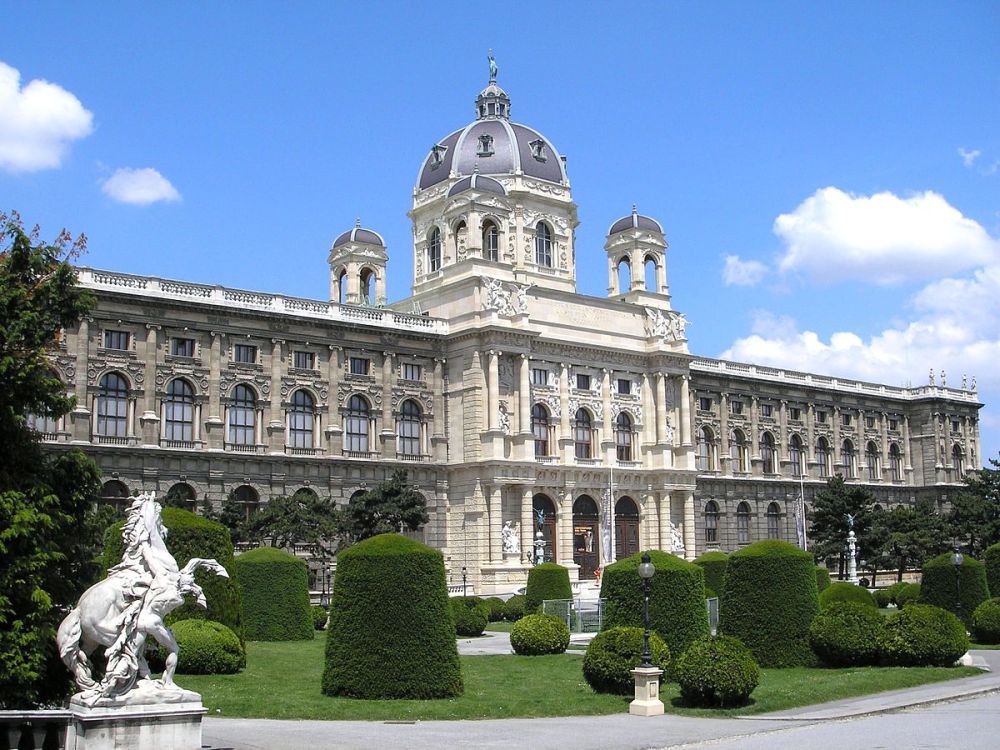 Naturhistorisches_Museum_Vienna_Travelling_instyle